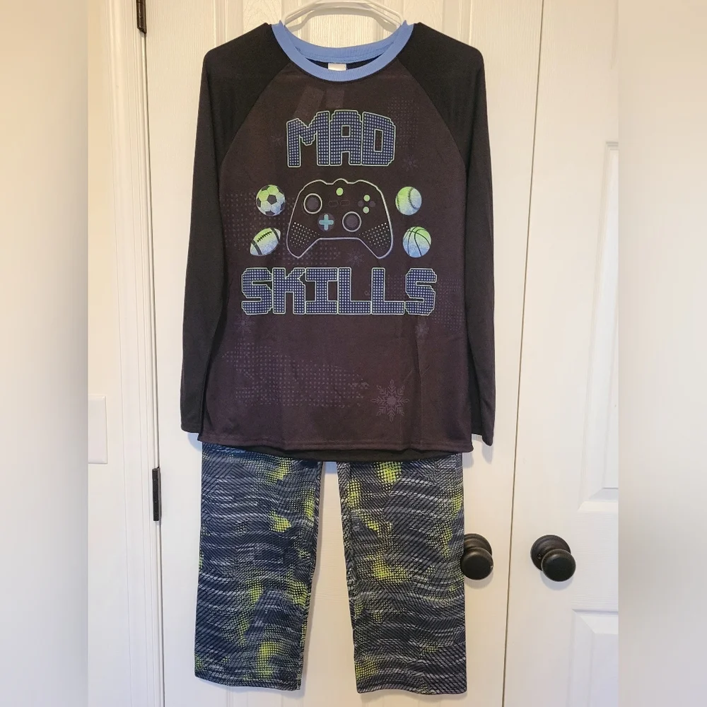 The Children's Place Youth Black and Blue Pajama Set